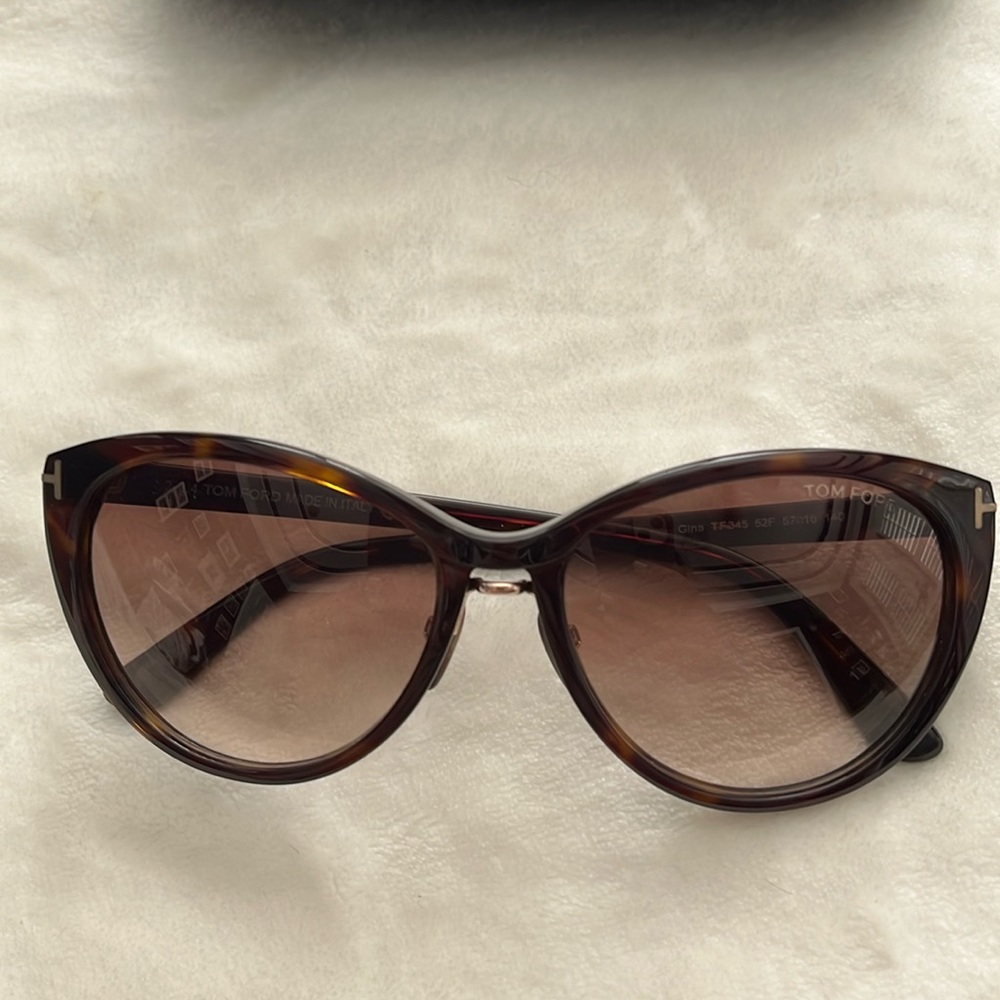 Like new Tom Ford sunglasses